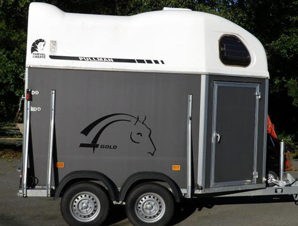 van pour chevaux 1 place